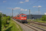 111 115 und einem 5 Wagen Dosto Zug als RB86 nach Dinkelscherben bei Westheim(Schwab) am 18.05.2022