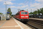 DB Gebrauchtzug 111 158 fährt am 29.06.2022 mit dem RB49-Ersatzzug der Centralbahn nach Hanau in Bad Nauheim ein.