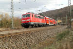 Ein Umlauf der RB16 zwischen München und Treuchtlingen wird nach wie vor mit Lokomotiven der Baureihe 111 und Doppelstockwagen gefahren.