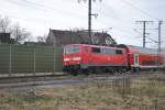 111 087-3, schiebt (18.03.2011)einen RE von Lehrte nach Hannover.