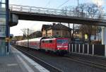 Am Sonntag den 25.11.2012 ist die 111 096 mit einer Dostockeinheit als RE9 nach Siegen unterwegs, hier ist sie in Frechen-Königsdorf abgelichtet.