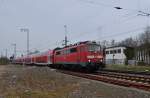 Auf Gleis 4 verlässt die 111 016 Rheydt Hbf mit einem RE4 nach Aachen am Mittwoch den 10.4.2013