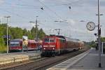 Am 12.07.2013 um 18:53 Uhr begegnen sich 111 187-1 mit einem Dosto-RE von München nach Regensburg und 628 639 Als RB nach Straubing Boden im Bahnhof Neufahrn in Oberbayern.