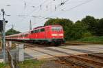 Die 111 012 schiebt einen RE8 Verstärkerzug nach Kaldenkirchen aus Grevenbroich in Richtung Rheydt.30.8.2013