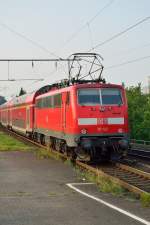 Am Donnerstag den 29.8.2013 fährt die 111 122 mit einer RE4 nach Dortmund aus dem Bahnhof Rheydt aus.