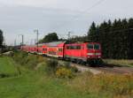 Die 111 174 mit einem RE nach Salzburg am 22.09.2013 bei der Ausfahrt aus Teisendorf.