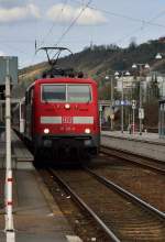 Am Dienstagmittag den 4.3.2014 steht die 111 211-9 mit ihrem RB-Pendel in Neckarelz auf Gleis 1 und wartet darauf wieder nach Neckarsulm zu fahren.