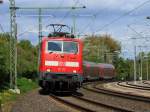 111 112 zieht am 14.04.2014 den RE4 auf der KBS 485 von Herzogenrath nach Aachen West.