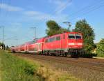 Nachschuß auf einen RE4 Zug nach Dortmund der hier bei Wickrath von der 111 149 geschoben wird.