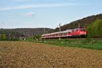 111 019 ist am 17.04.2018 mit RE von Stuttgart nach Tübingen im Neckartal bei Lustnau unterwegs.