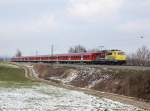 Die 111 024 mit einer RB nach Salzburg am 01.04.2013 unterwegs bei Ostermünchen.