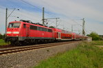 Die 111 155 mit RE4 nach Aachen in Kleinenbroich 9.5.2016