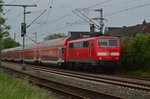 Am Abend des 24.Mai 2016 schiebt die 111 115 einen RE4 nach Dortmund.