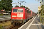 111 115 schiebt einen RE4 hier durch Korschenbroich 14.8.2016