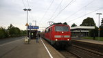 111 112 DB kommt mit dem RE4 Verstärkerzug von Mönchengladbach-Hbf nach Aachen-Hbf und kommt aus Richtung Neuss-Hbf,Mönchengladbach-Hbf,Rheydt-Hbf,Wickrath,Beckrath,Herrath und