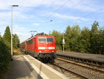 111 127-7 DB  kommt mit dem RE4 von Dortmund-HBf nach Aachen-Hbf und kommt aus Richtung Neuss-Hbf,Mönchengladbach-Hbf,Rheydt-Hbf,Wickrath,Beckrath,Herrath und fährt in Erkelenz ein und