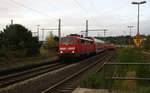 111 112 DB kommt mit dem RE4 Verstärkerzug von Düsseldorf-Hbf nach Aachen-Hbf  und kommt aus Richtung