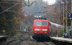 Ein Nachschuss von der 111 122 DB schiebt den RE4 aus Aachen-Hbf nach Dortmund-Hbf und kommt aus Richtung Aachen-Hbf und hilt in Aachen-Schanz und fährt dann weiter in Richtung