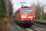 111 096 DB  kommt mit dem RE4 von Dortmund-HBf nach Aachen-Hbf und kommt aus Richtung Neuss-Hbf,Mönchengladbach-Hbf,Rheydt-Hbf,Wickrath,Beckrath,Herrath und fährt in Erkelenz ein und