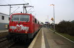 Ein Nachschuss von der 111 127-7 DB schiebt den RE4 aus Aachen-Hbf nach Dortmund-Hbf und kommt aus Richtung