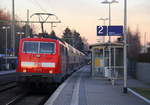 Ein Nachschuss von der 111 012 DB schiebt den RE4 aus Aachen-Hbf nach Dortmund-Hbf und kommt aus Richtung