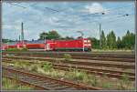 Die Dortmunder 112 156 wartet mit einem  Rhein-Haard-Express  im Bahnhof Haltern am See, auf die Weiterfahrt nach M�nster (Westf).