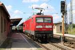 112 101 als RB 18431 (RB49) von Elsterwerda-Biehla erreicht ihren Endbahnhof Falkenberg(Elster) auf Gleis 3 und fährt weiter als RB 18191 (RB43) nach Cottbus.