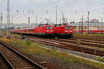 Die 112 187 und die 114 005 warten mit ihren Kreuzfahrerzügen am 01.09.2017 in Berlin Lichtenberg auf ihre Rückfahrt nach Warnemünde.
