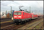 112161-5 fährt hier am 12.2.2007 aus der Abstellgruppe mit einem Doppelstockwagen in Richtung HBF Münster in Westfalen.