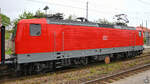Die Elektrolokomotive 112 188 Mitte Mai 2021 am Hauptbahnhof in Neustrelitz.