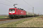 Nachschuss auf die  Miete mich! -Lok 112 139-1, welche die DB-eigenen Traditionswagen in Teutschenthal Richtung Halle (Saale) schiebt.