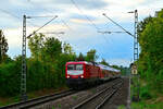 Mit dem WFL-Dostockzug als RE10a ist die 112 024-5 in Offenau abgelichtet worden am Abend des 29.7.2022