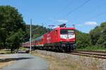 Weiterhin im RE42-Dienst (Leipzig-Nürnberg) im Einsatz ist die DB Gebrauchtzug- Miete mich -112 139-1 mit WFL-Wagengarnitur.