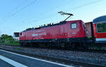 Seitenansicht der 112 139 die als Ersatzzug auf dem RE 10a unterwegs, hier ist sie in Offenau bei der Fahrt von Mosbach-Neckarelz nach Heilbronn Hbf.