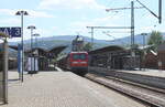 DB 112 166 im Einsatz f�r WEE, mit der zus�tzlichen RB 31947 nach Halle (S) Hbf, am 24.08.2022 in Saalfeld (S).