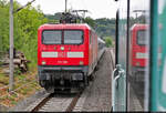 Im Hp Kahla(Thür) kommt 112 166-4 dem anderen n-Wagen-Ersatzzug entgegen.