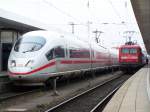 Ein ICE-3 (Br.403) und die Br.112 167-2 trafen sich am 6.September 2007 in N�rnberg Hbf.