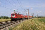 WFL 112 159-9 zieht mit ihrem WFL-Ersatzzug der Linie RE80 (Treuchtlingen - Würzburg Hbf) durch die Felder bei Uffenheim.