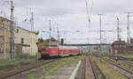 Am 10.10.2023 dr�ckt die DB 112 114 in Falkenberg (Elster) die Wagen des RE 3150 nach der Ankunft aus Rathenow in die Abstellung.