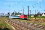 DB 112 166, f�r die Weser Ems Eisenbahn GmbH im Einsatz, mit der zus�tzlichen RB 31397 von Saalfeld (S) nach Halle (S) Hbf, am 24.08.2022 bei der Einfahrt in Naumburg (S) Hbf.