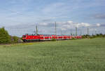 112 182 beschleunigt den RE3 aus Ferdinandshof in Richtung Ducherow nach Stralsund.