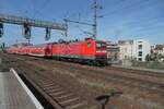 112 146 mit einer Regionalbahn geschoben nach Elsterwerda-Biehla durch Dresden-Mitte Anfang Juli 2025 