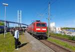 DB 112 188 mit RE30 | am kurzzeitigen Verkehrsknotenpunkt Stralsund-R�gendamm | Mai 2026