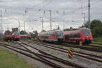 Am 29. August 2026 fuhr 642 051 als RB11 nach Wismar in den Rostocker Hbf und an einigen Talent 2 sowie 112 174 vorbei.