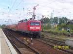 112 185-4 f�hrt mit dem RE2 von Rathenow nach Cottbus aus dem Bahnhof L�bbenau/Spreewald.