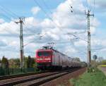 An einem sch�nen sonnigen Samstag rauscht der Fu�ballsonderzug von Rostock nach Cottbus durch L�bbenau/Spreewald.(+15) Als Lok dient 112 114-4.