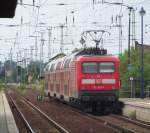 Aus L�bbenau/Spreewald f�hrt der RE2 (RE 38174) mit seiner Lok 112 103-7 raus.