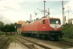Im Mai 1997 konnte man die damals im Bh Berlin Hbf beheimatete 112 h�ufig in der Einsatzstelle Berlin Lichtenberg beobachten.Hinter der 112 121 befand sich fr�hrer eine Drehscheibe und ein