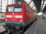 112 128 am 30.10.2004 vor einem IRE nach Stuttgart im Hbf.