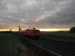 112 132-2 rast am Morgen des 27.12.08 kurz nach Sonnenaufgang mit RE 21411 L�beck Hbf - Hamburg Hbf Richtung Reinfeld (Holst.) um dort eien Planhalt einzulegen.
